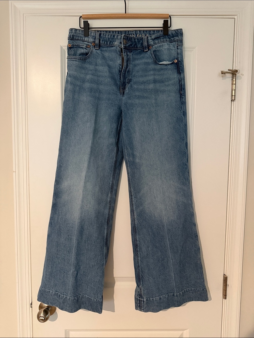 American Eagle Outfitters Light Wash Wide-Leg Jeans